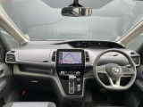 セレナの運転席周りの画像です。興味がわいて来ませんか?ゆっくり、じっくりご覧下さい。