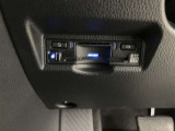 高速道路で便利な【ETC2.0】を装備しています。光ビーコン搭載で渋滞情報などナビゲーションと連動することで機能も充実いたします。他、観光施設に立ち寄るための高速料金割引サービス等もございます。
