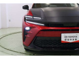 フロントの存在感を際立たせるBi-BeamLEDヘッドランプ。汚れや積雪を取り除いてくれるヘッドライトウォッシャー付です。オートライト、オートハイビームも搭載しているので面倒なライトの切替えは不要です