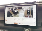 【3Dサラウンドカメラ(360&deg;カメラ)】全方位の死角となる部分や発進時・駐車時・細い路地からの運転などカメラを通してモニターで確認することが可能です。