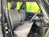 運転席シート廻りは使用感も少なく、良好な状態となっています。前オーナー様が丁寧に使っていたことがよくわかりますね。