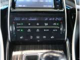 【オートエアコン】1年中快適な室内を提供!車内温度を設定すると、風量を自動で調整してくれます。