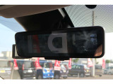 スマートルームミラーです。後方確認もカメラで見やすくなっております。