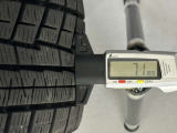 冬タイヤの残り溝は7.1mmです。スリップラインからは5.4mmとなっております。