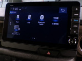 CD、DVD、Bluetooth、AM、FM、AUX、スマートフォン接続ができます。
