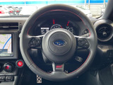 【純正革巻きステアリング】上質な革を使用することで、手にしっかり馴染みとても運転しやすいハンドルです♪