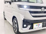 フォグランプ装着車です。暗い夜道の車両前方を明るく照らします