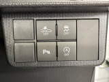 【スマートアシスト】走行中に前方の車両等を認識し、衝突しそうな時は警報とブレーキで衝突回避と被害軽減をアシスト。より安全にドライブをお楽しみいただけます。