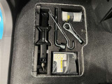 パンク修理キット搭載車!助手席のフロアマットの下にあります!