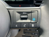 プロパイロット、高速道路や自動車専用道路を運転中にアクセル・ブレーキ・ハンドル操作をクルマがアシストしてくれます。