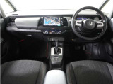 ◆視界広々で非常に運転しやすくロングドライブでも疲れを感じさせないすっきりとまとまったインパネ周りです。