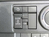 片側電動スライドドアのスイッチ付です。車内からもスイッチひとつで楽にドアの開閉が可能です。電動なので開閉時に力を使う必要がなく、半ドアになることもありません!