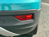 リヤフォグランプは片側のみ点灯する仕様。濃霧時に後続車からの視認性を高めつつ、ブレーキランプとの誤認を防ぐ合理的な設計です。