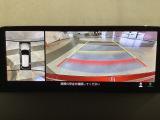 狭い場所での駐車やすれ違いなどでより的確な運転操作に役立つ360&deg;ビューモニターが装備されています。