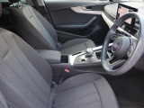 Audi正規ディーラーが高品質をお約束。高度な訓練・教育を受けたAudi専任メカニックが、100項目にもおよぶ精密な点検を実施いたします。すべてをクリアしたAudi車だけが、あなたのお手元に届けられるのです。