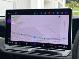 「Discover Pro MAX」15インチの大型タッチスクリーンを採用。シンプルで直感的な操作性と高い視認性を実現。声で呼びかけるだけで多彩な機能を操作できる「IDAボイスアシスタント」機能付き。