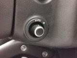 【電動調整ステアリングコラム】電動でステアリングの位置を微調整できます。またシートメモリと組み合わせることでハンドル位置も記録することができます。