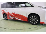 この車には、大胆なデザインで独創的な存在感を放つラッピングを施行してあります。GRフルエアロスタイルに洗練された個性をプラスしたワン&オンリー車です。
