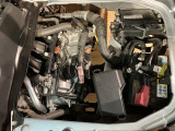 納車前に弊社で点検整備(車検整備)と消耗品部品のエンジンオイル、オイルフィルター、ワイパーゴム、バッテリーを交換いたします。その他の消耗品部品は当社ディーラー整備士の判断により交換いたします!