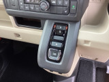 ワンアクションでスムーズな運転を支援する、エレクトリックギアセレクターに、パーキングブレーキは、電子制御パーキングブレーキです。