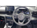 運転席まわりです。 各操作スイッチは使いやすい位置に配置されてます。