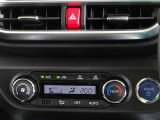 車内を快適に、オートエアコンを装備しています。