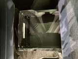 助手席シート下の小物入れです。