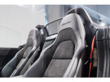 シートヒーター搭載で、寒い時期でも素早く快適に、運転をお楽しみいただけます。