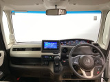 広びろとした視界が運転にゆとりを広げます。