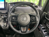 【純正革巻きステアリング】上質な革を使用することで、手にしっかり馴染みとても運転しやすいハンドルです♪