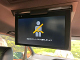 【フリップダウンモニター】大画面モニターで後席でもエンタメをお楽しみいただけます。小さなお子様にも大人気の装備です♪