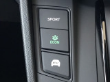 【eコンスイッチ】低燃費運転をサポートするECONモード。スイッチをONすると、エンジンやトランスミッション、A/Cなどを協調制御し、燃費の向上に貢献。エコドライブの効果を高めます。