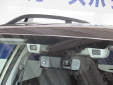 アイサイトは人の目と同じように2つのカメラでクルマ、人、2輪車を識別、判断し必要に応じて制御を行う運転支援システムです。アイサイト搭載車は追突事故発生率は84%、歩行者事故発生率は49%も減少