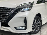 【LEDヘッドライト】悪天候や夜間走行時も良好な視界を確保し安心して運転できる高輝度LEDヘッドライトを装備!点灯速度が早く、消費電力も抑えられています。