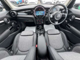 こちらのお車はMINI NEXT鶴ヶ島に展示中です。☆お問合せをお待ちしてます!