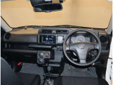 オシャレなインテリアで運転する気分も盛り上がりますよね^^