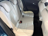 後部座席も落ち着いて乗車いただけます。