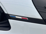ピラーにはフレンチカラートリコローレエンブレム