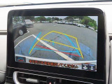 バックモニター付きでガイドラインがモニターに表示され、車庫入れや縦列駐車などの際に役立ちます!
