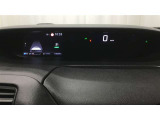 スピードをデジタルで表示する、とても見やすいメーターとなっています