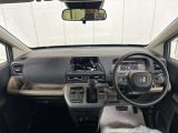 水平基調のインテリアは視界を遮るものがなく、大きいお車の運転が不安な方でも安心して運転していただけます。