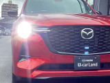 アダプティブLEDヘッドライト カメラや車速センサーと連動して、ハイ、ロー、ワイドローのLEDライトを常に最適な配光に自動制御する優れものです!