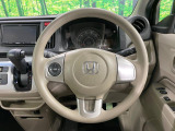 インテリアに合わせたデザインのステアリングは、運転される方のことも考え、運転しやすい形状、大きさです。是非一度、実際に触ってお確かめください。