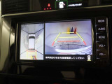 バックガイドモニターで、後方を確認しながら安心して駐車することができます。運転初心者も熟練者も必須の機能ですよ!