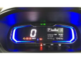 スピードをデジタルで表示する、とても見やすいメーターとなっています