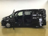 開口部が広く、乗り降りのしやすいお車です