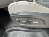 (電動パワーシート)運転席助手席は電動パワーシートです。