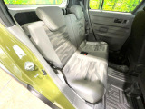 後部座席も気になるようなキズ・汚れやへたり等、大きなダメージはなく、良好な状態です。