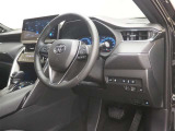 上質な革を使用することで、手にしっかり馴染みとても運転しやすいハンドルです。