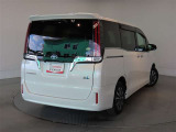 室内外はもちろん、ニオイの元となるフロアカーペットまで消臭・除菌を実施。中古車を気持ちよくお乗りいただけるクリーニングサービスです。詳細は販売店スタッフまでおたずねください。